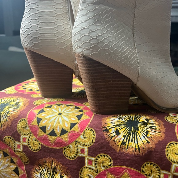 Elegant Oasis Society Cream Oasis SocAnkle Boots - Picture 11 of 13